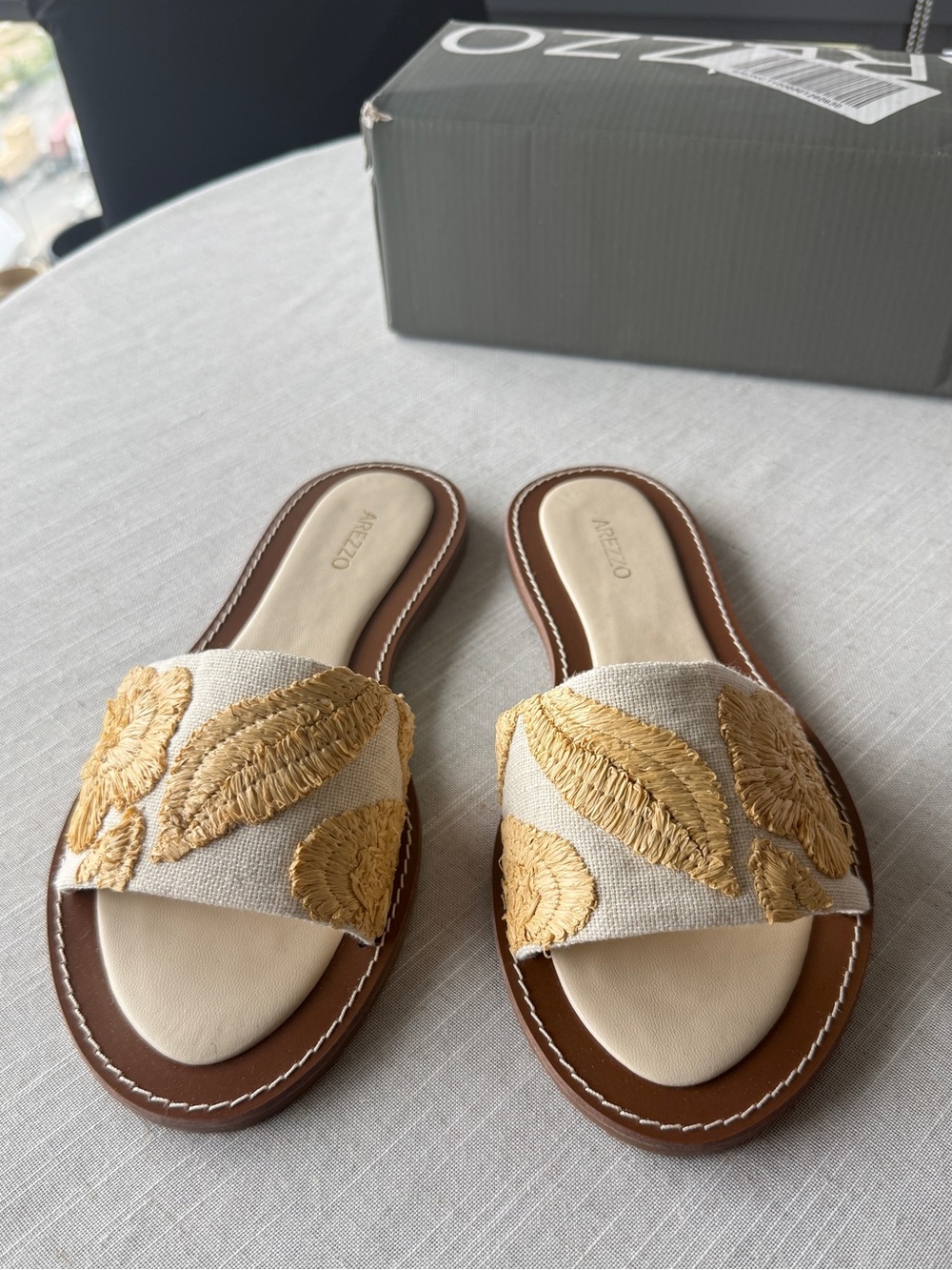Arezzo Women's Dana Round Toe Flat Sandals in Panacota Size 9.5